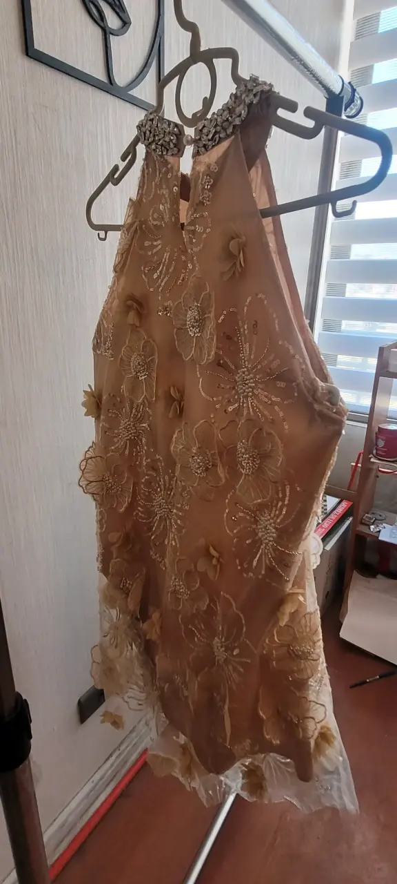 Vestido de fiesta bordado con flores y lentejuelas - 2