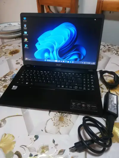 Laptop Acer Aspire 3 con cargador - miniatura 1