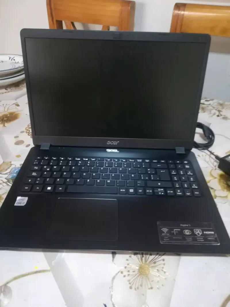 Laptop Acer Aspire 3 con cargador - 4