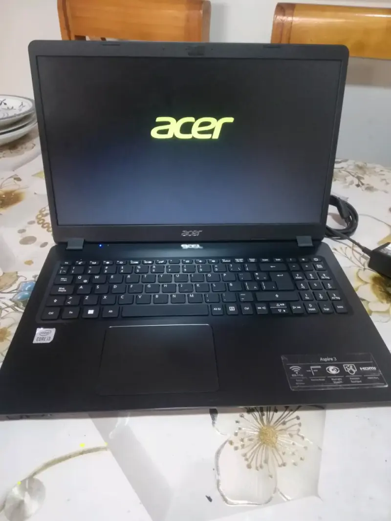 Laptop Acer Aspire 3 con cargador - 5