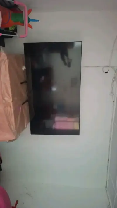 Televisor LED de pantalla plana - miniatura 1