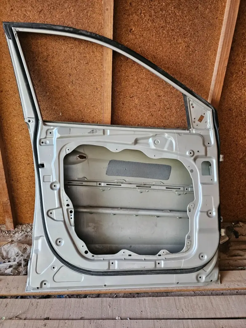 Puerta delantera para auto color gris - 2