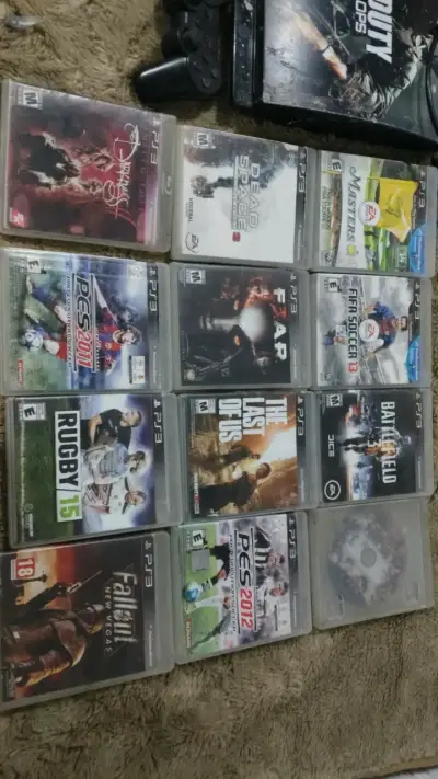Consola PS3 con juegos y control - miniatura 2