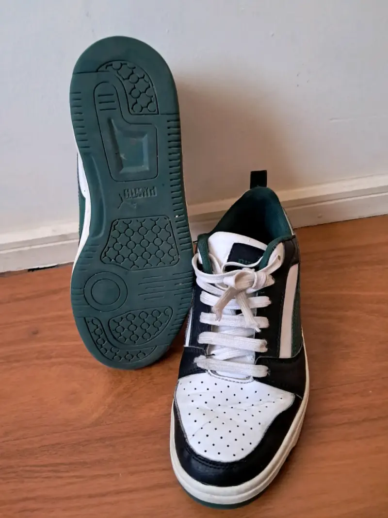 Zapatillas deportivas Puma verde y negro - 2