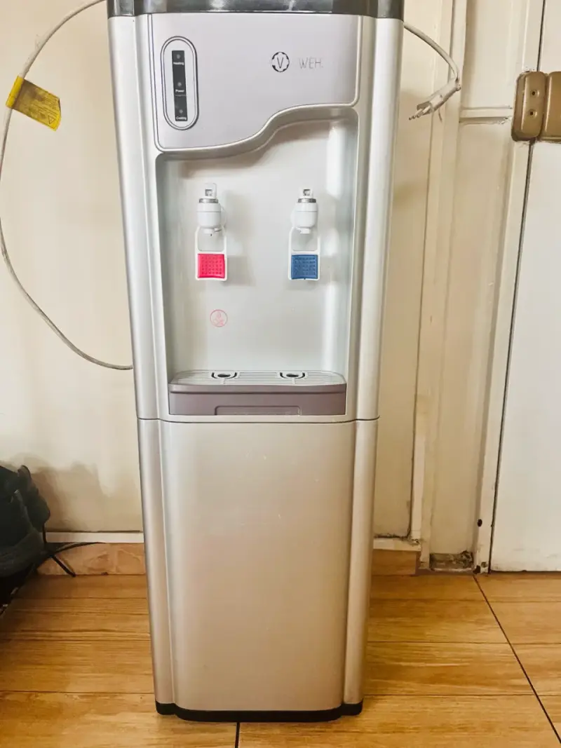 Dispensador de Agua Fría y Caliente WEH Plateado - 3