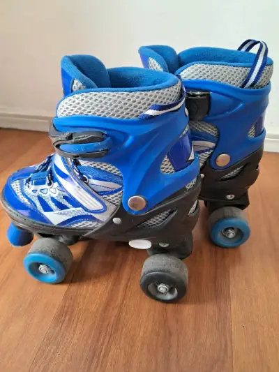 Patines de cuatro ruedas azules para niños - miniatura 1