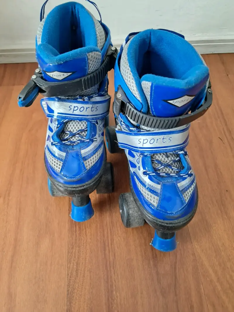 Patines de cuatro ruedas azules para niños - 2