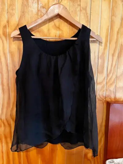 Blusa negra sin mangas de gasa - miniatura 3