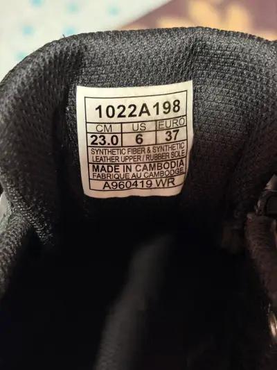 Zapatillas deportivas negras con detalles rosados para mujer - miniatura 2