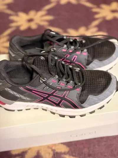 Zapatillas deportivas negras con detalles rosados para mujer - miniatura 3