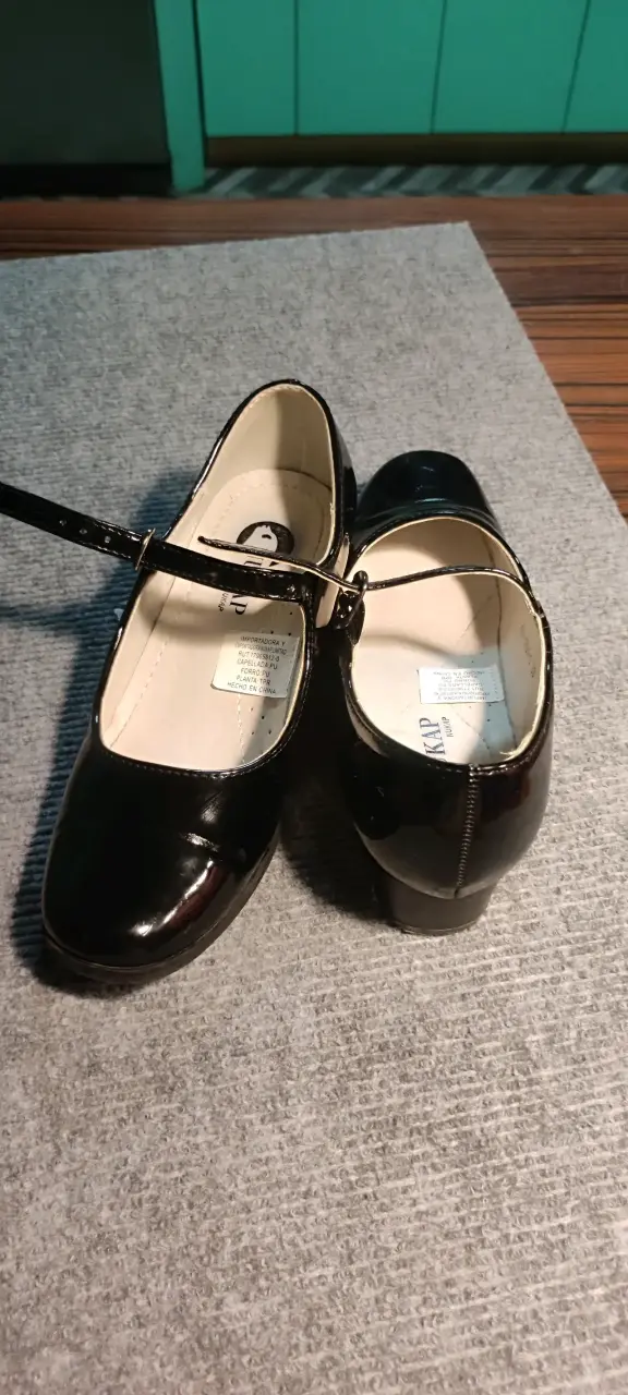 Zapatos de charol negros con hebilla para mujer - 1