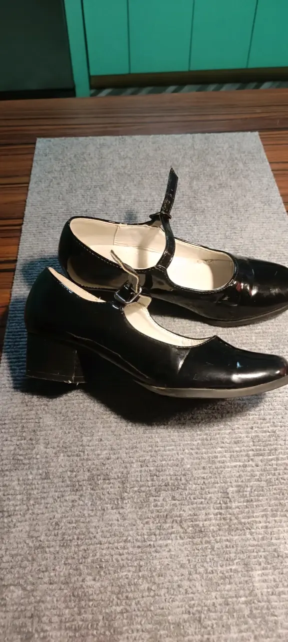 Zapatos de charol negros con hebilla para mujer - 2