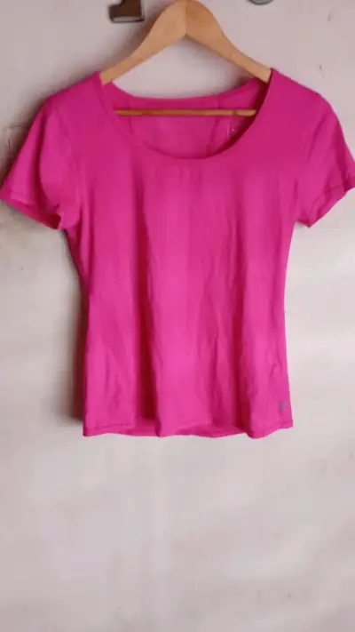 Polera fucsia de mujer en buen estado - miniatura 1