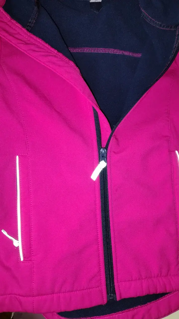 Chaqueta deportiva fucsia con capucha para mujer - 1