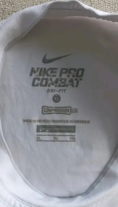 Polera Nike Pro Combat Dri-Fit Blanca - miniatura 3