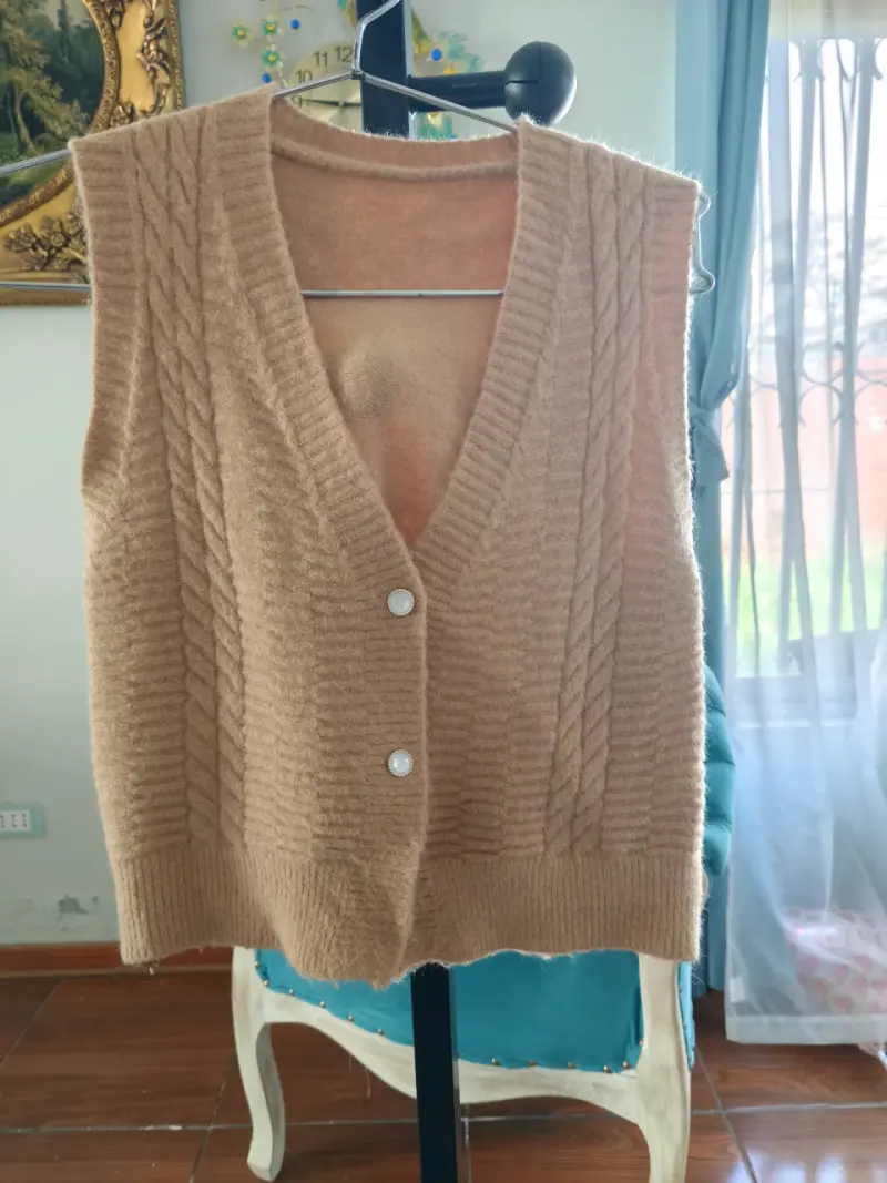 Chaleco sin mangas de lana color beige