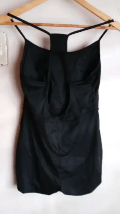 Enterito negro sin mangas para mujer - miniatura 2