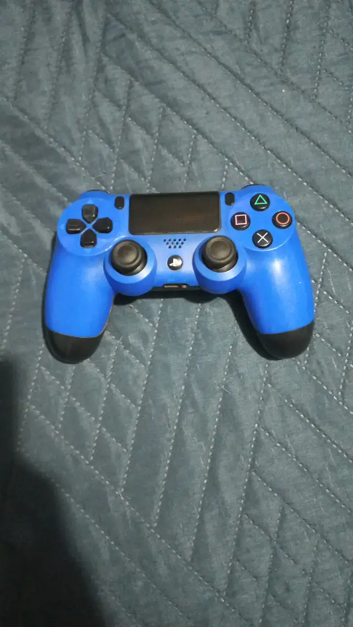 Consola PS4 con dos controles personalizados - 3
