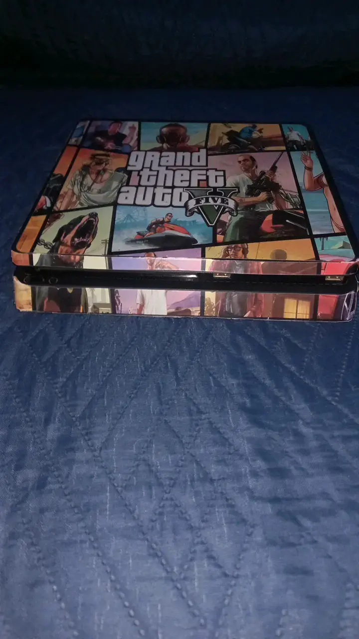 Consola PS4 con dos controles personalizados - 5