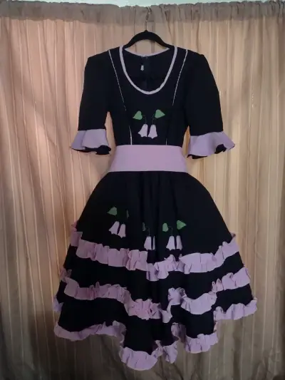 Vestido de cueca negro con volantes rosados - miniatura 1