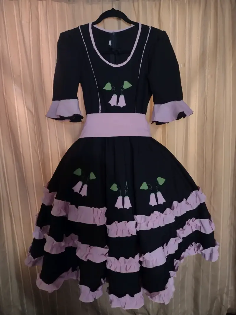 Vestido de cueca negro con volantes rosados - 2