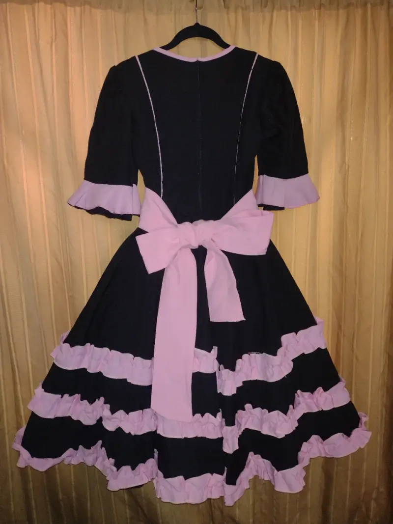 Vestido de cueca negro con volantes rosados - 5
