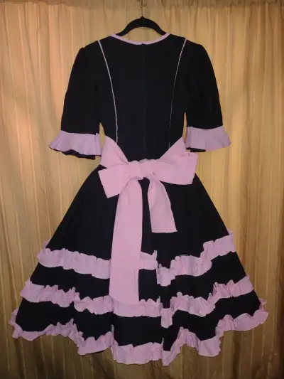 Vestido de cueca negro con volantes rosados - miniatura 5