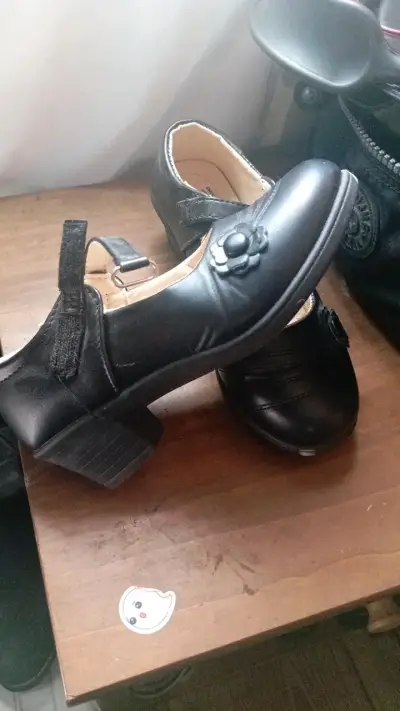 Zapatos escolares negros para niña con velcro - miniatura 3