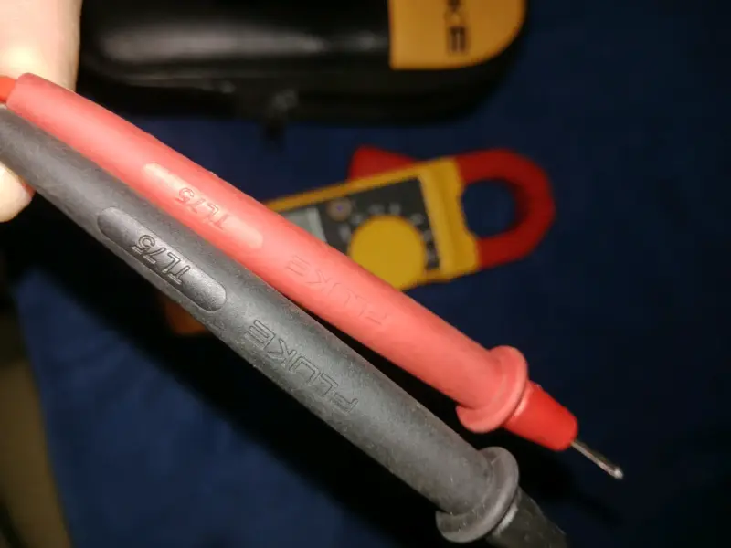 Multímetro de pinza Fluke 325 con estuche - 3