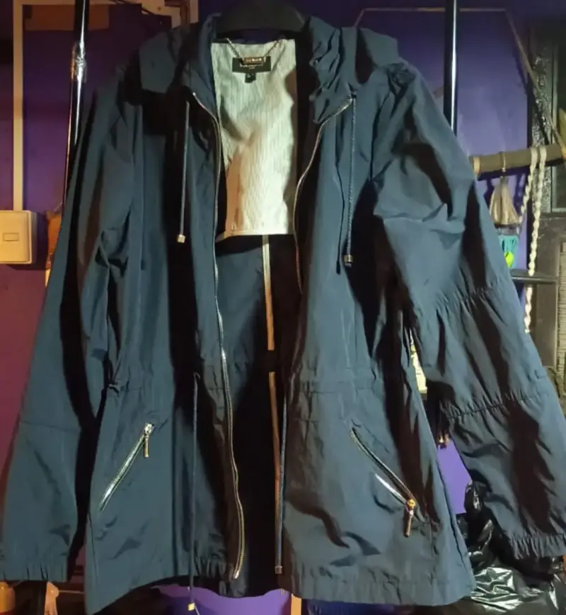 cortavientos azul con capucha Cacharel para mujer - 3