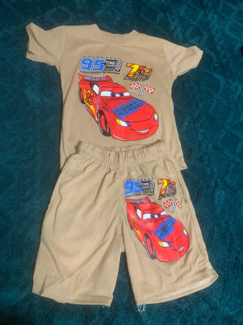 Conjunto Cars Lightning McQueen beige