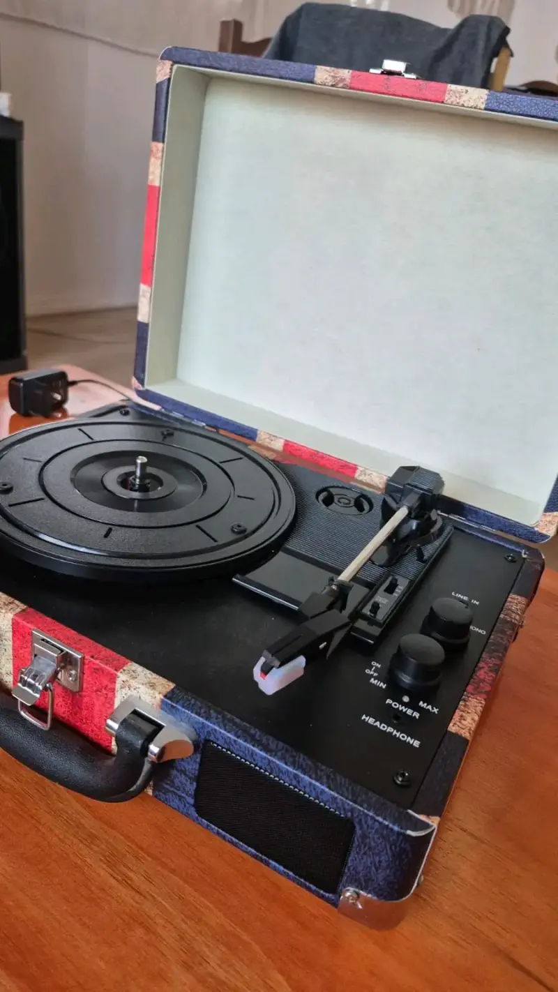 Tocadiscos vintage portátil con Bluetooth - 2
