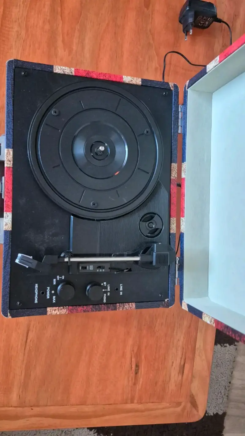 Tocadiscos vintage portátil con Bluetooth - 5