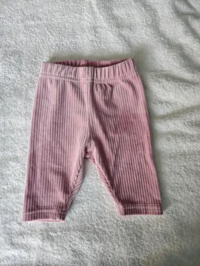 Conjunto de bebé con chaleco de osito y pantalones rosados - miniatura 2