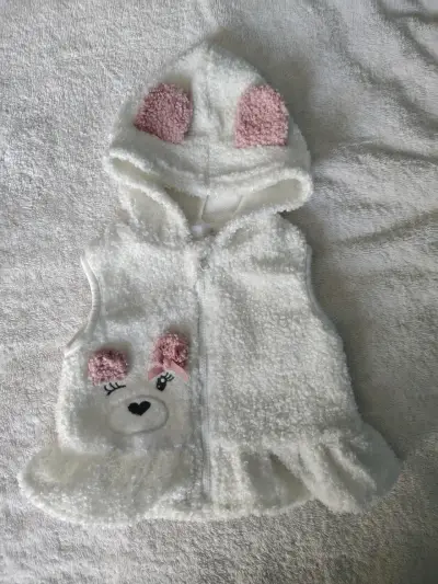 Conjunto de bebé con chaleco de osito y pantalones rosados - miniatura 4