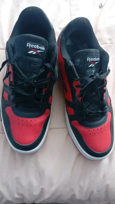 Zapatillas deportivas Reebok rojas y negras - miniatura 1