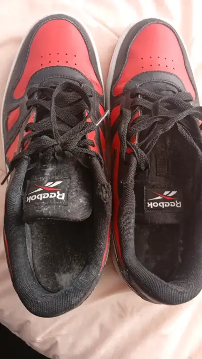 Zapatillas deportivas Reebok rojas y negras - miniatura 2