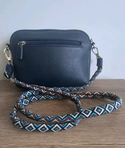 Cartera cruzada azul con correa multicolor - miniatura 2