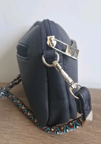 Cartera cruzada azul con correa multicolor - miniatura 3
