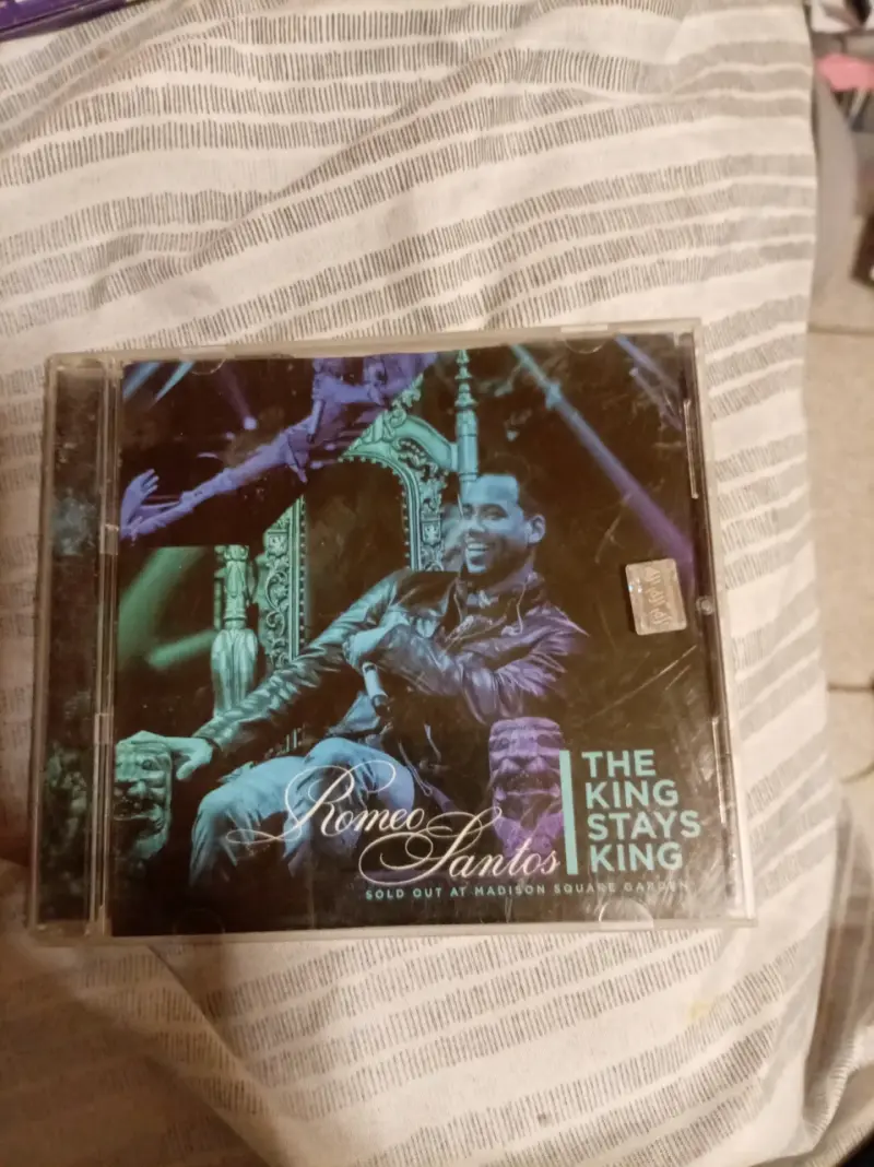 CD de Romeo Santos The King Stays King en vivo