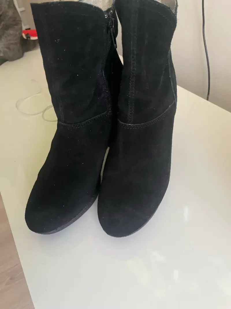 Botines de gamuza negros con tacón alto - 2