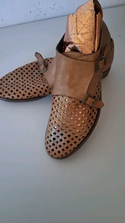 Zapatos de cuero marrón con diseño calado Gio Cellini - miniatura 2