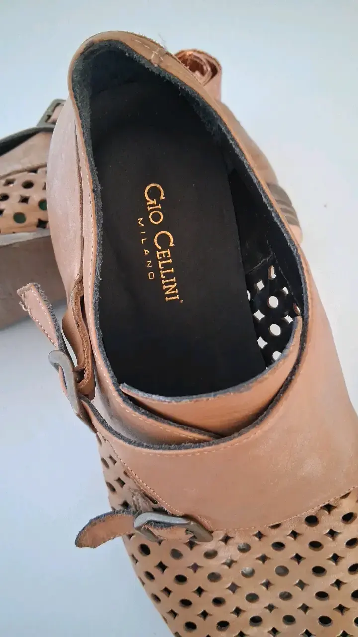 Zapatos de cuero marrón con diseño calado Gio Cellini - 3
