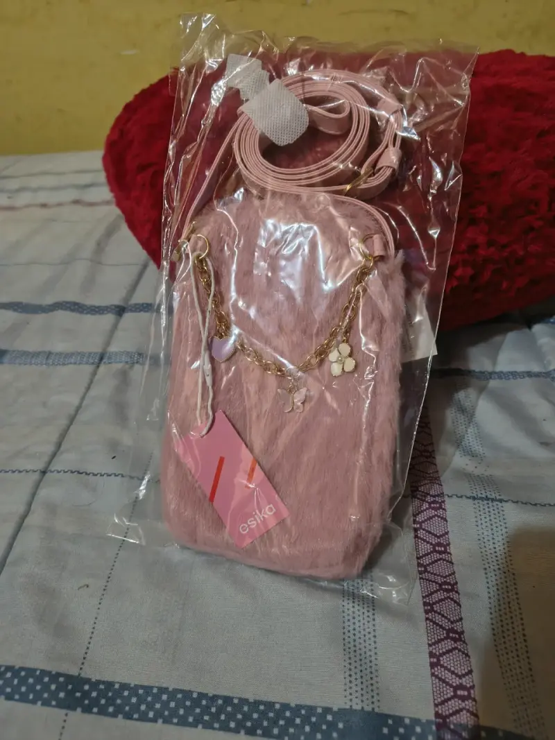 Bolso de felpa rosa con cadena decorativa - 2