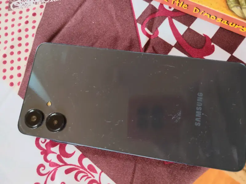 Smartphone Samsung Galaxy A06 excelente estado - 2