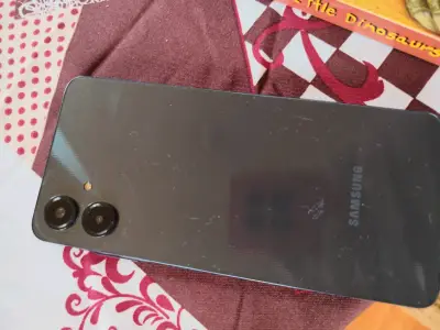 Smartphone Samsung Galaxy A06 excelente estado - miniatura 2