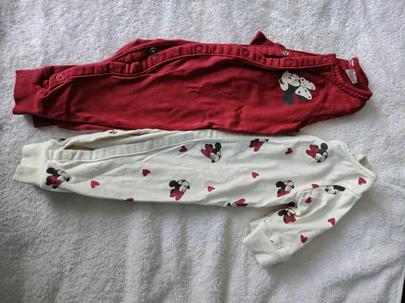 Pijamas de bebé con diseño de Mickey Mouse - 1