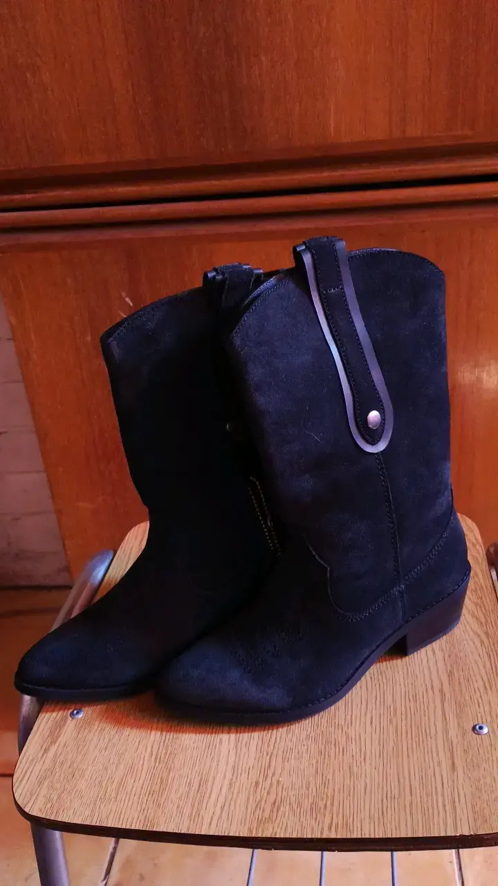Botas negras de gamuza para mujer - 1