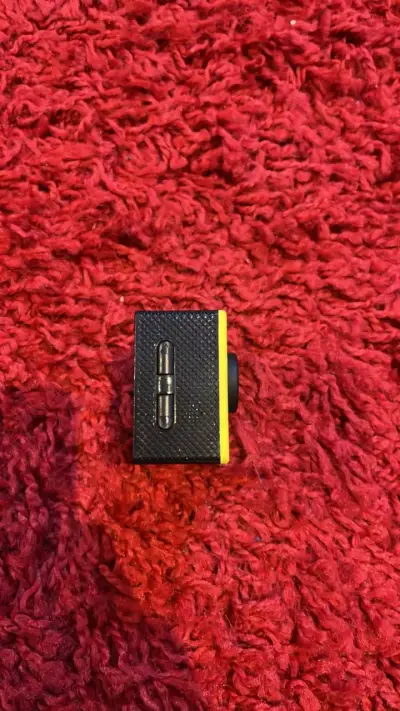 Cámara de acción amarilla con logo MTV - miniatura 3
