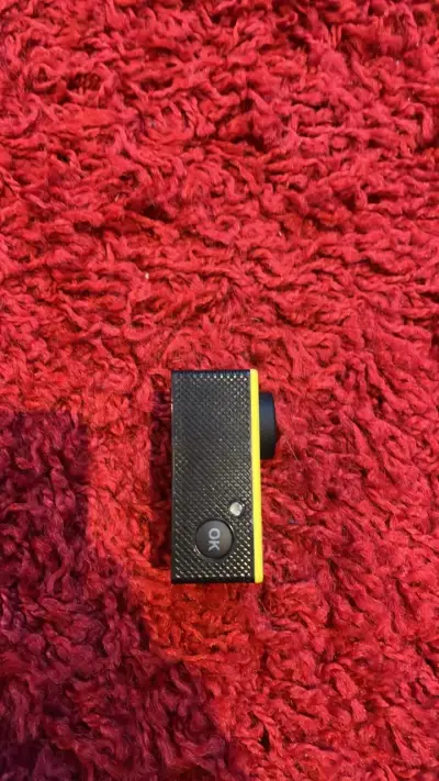 Cámara de acción amarilla con logo MTV - miniatura 4